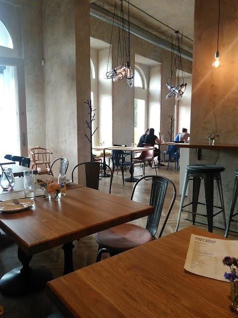 SmetanaQ Cafe & Bistro